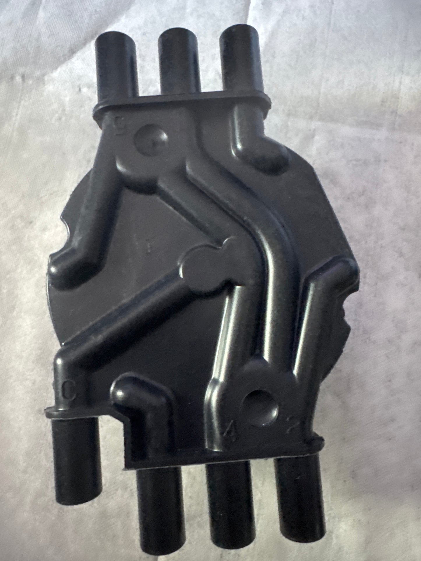 Volvo Penta Distributor Cap 3859019 – OEM Marine Ignition Part – New (Open Box)